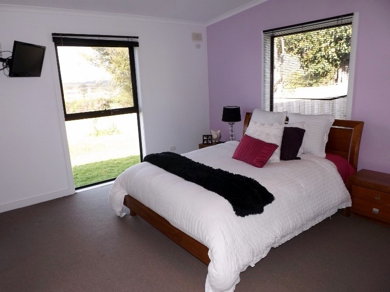 4 Gilmour Crescent, Somerset TAS 7322