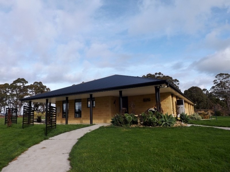 17 Allegra Drive, Heybridge TAS 7316