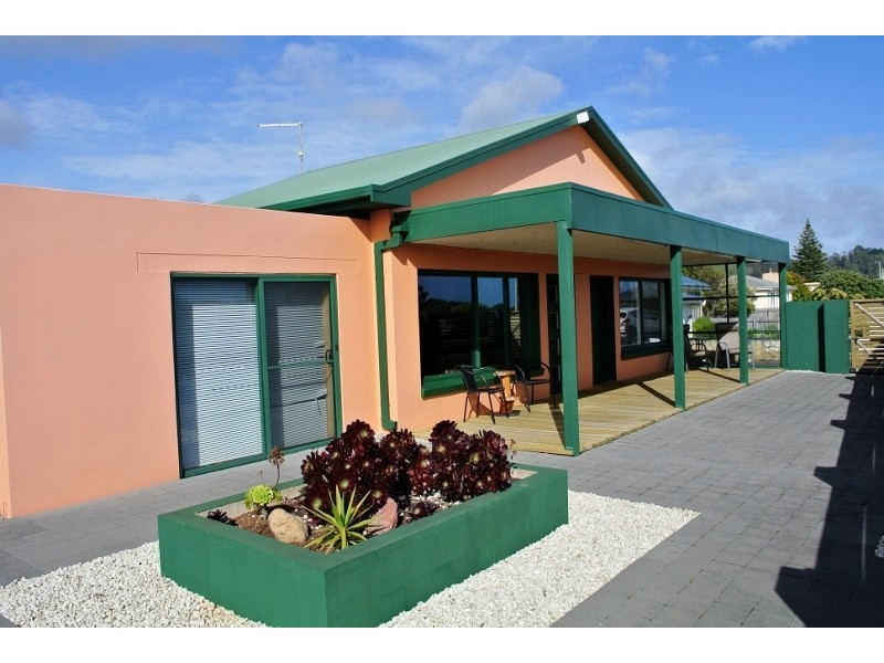 16 Penguin Road, Ulverstone TAS 7315
