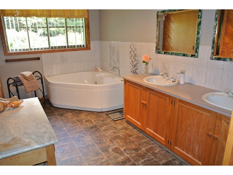 230 Ridgley Highway, Romaine TAS 7320