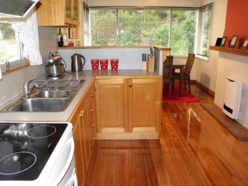 16 Old Cam Road, Somerset TAS 7322