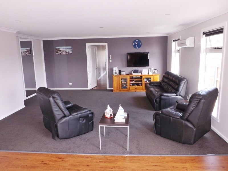 15 Berkshire Parade, Penguin TAS 7316