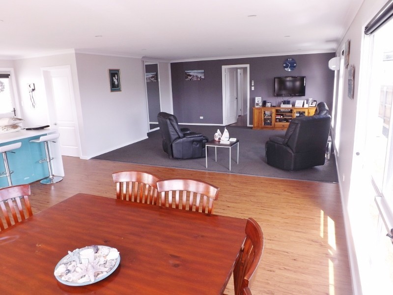 15 Berkshire Parade, Penguin TAS 7316