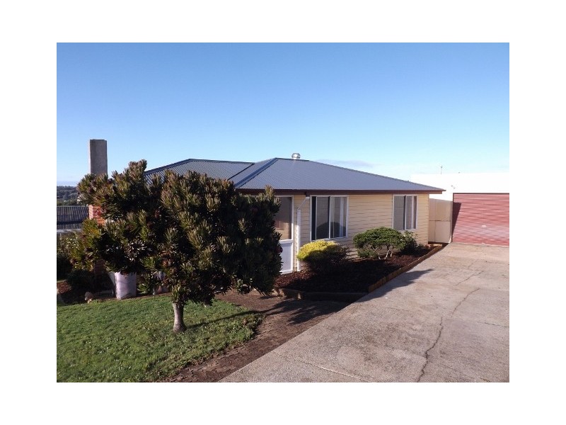 8 Woodward Avenue, Hillcrest TAS 7320