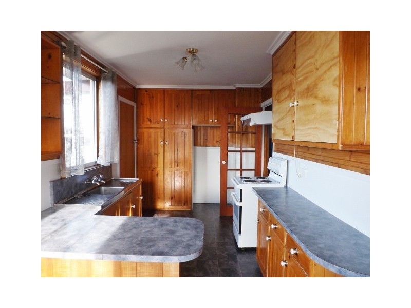 8 Woodward Avenue, Hillcrest TAS 7320