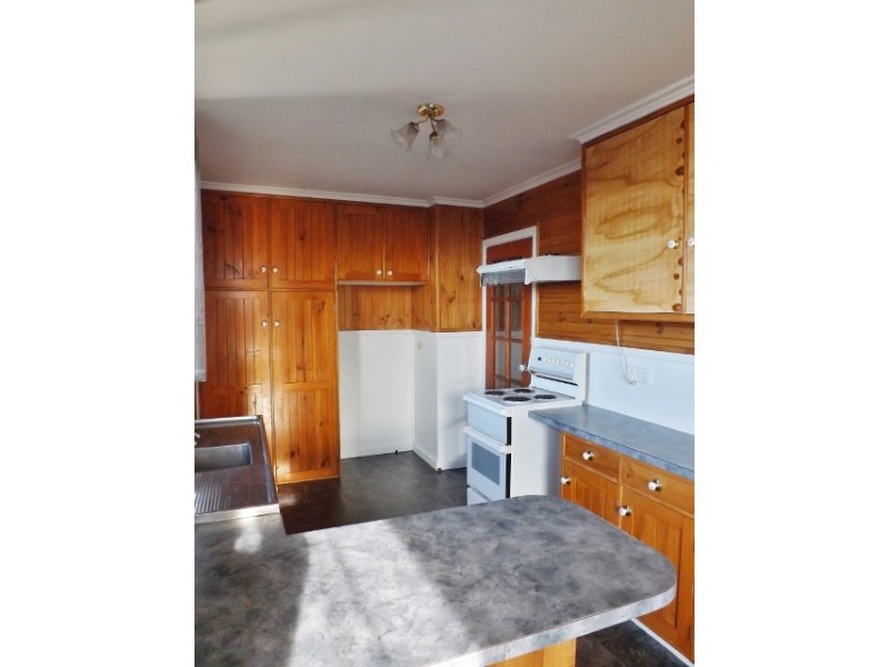 8 Woodward Avenue, Hillcrest TAS 7320