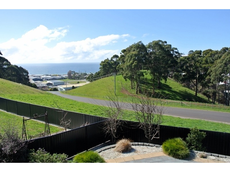 2 Panorama Crescent, Cooee TAS 7320
