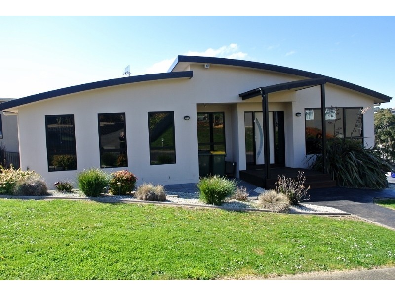 2 Panorama Crescent, Cooee TAS 7320