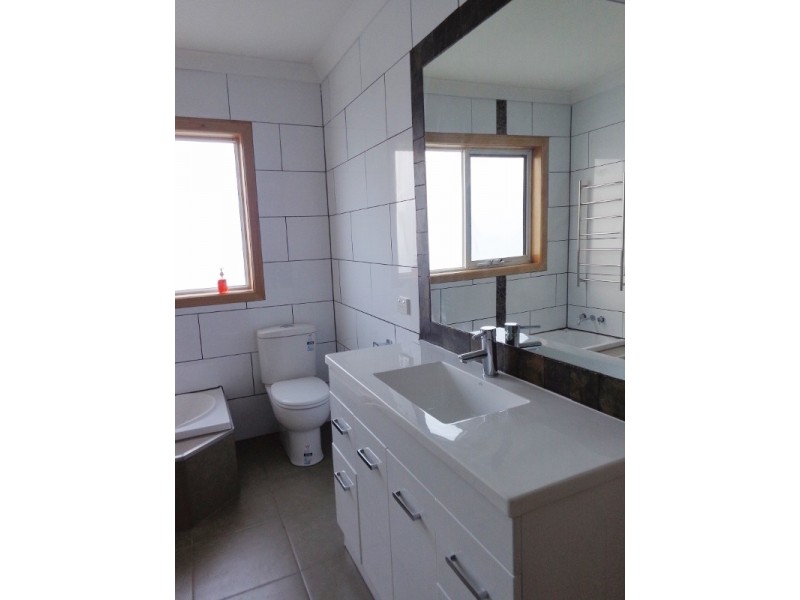 8 Athol Street, Somerset TAS 7322