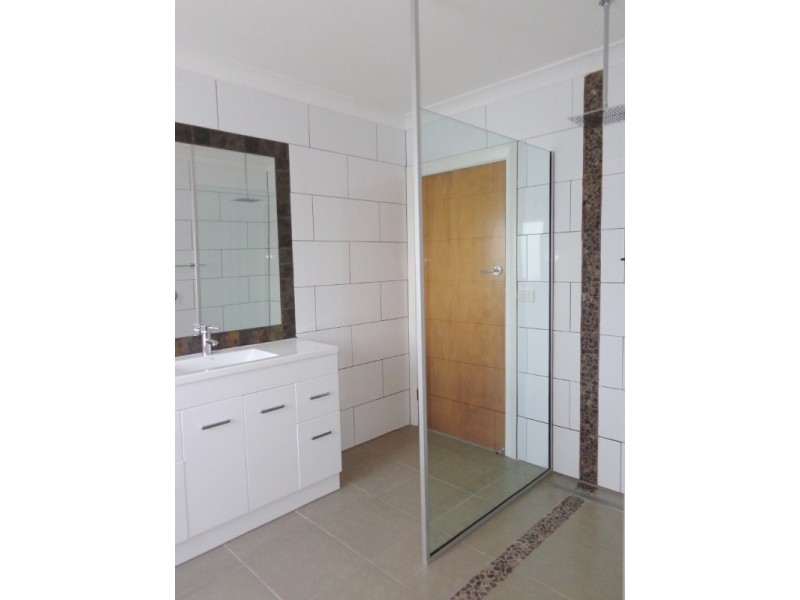 8 Athol Street, Somerset TAS 7322