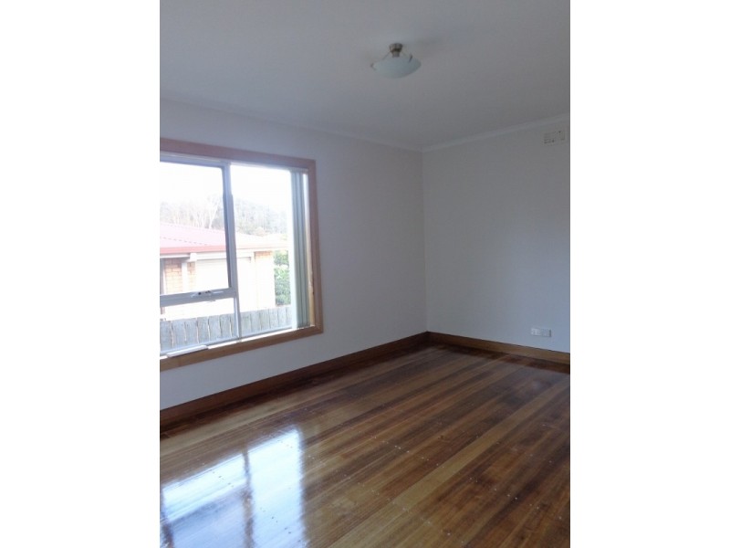 8 Athol Street, Somerset TAS 7322