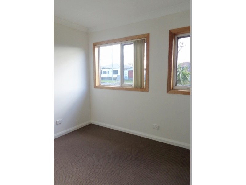 8 Athol Street, Somerset TAS 7322