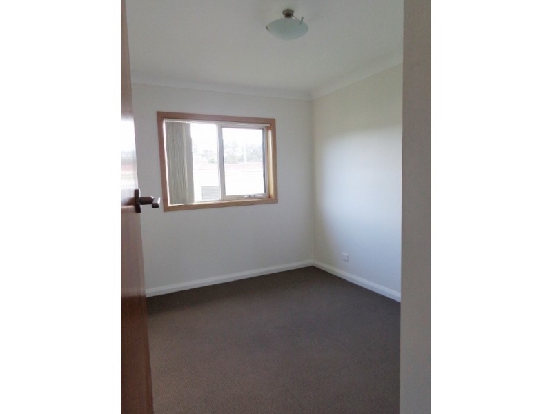 8 Athol Street, Somerset TAS 7322