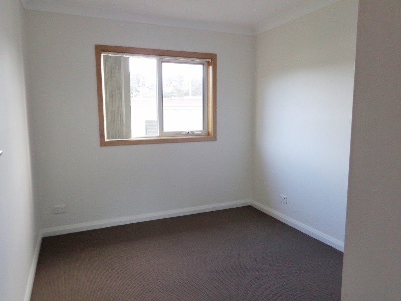 8 Athol Street, Somerset TAS 7322