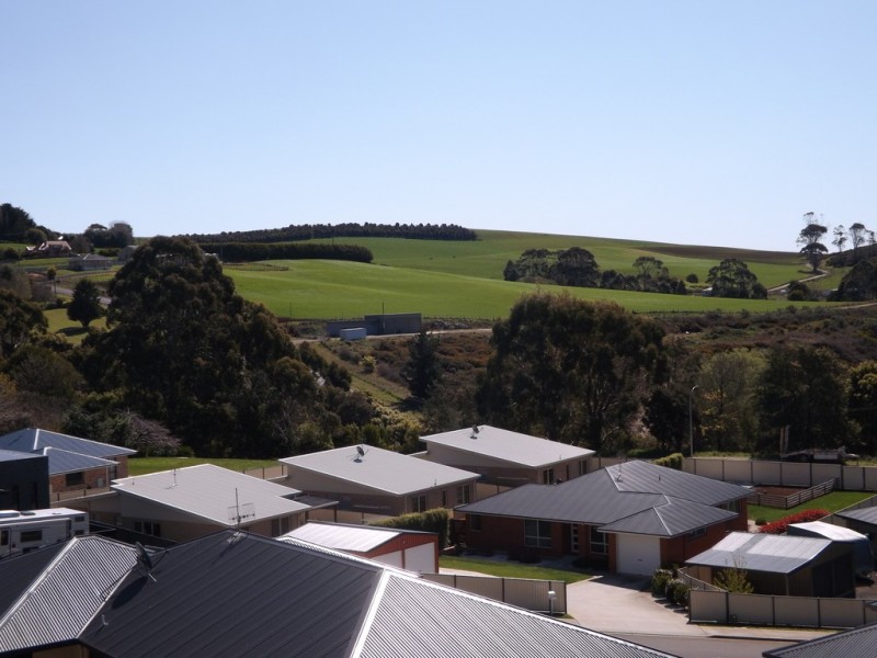3/9 Platinum Drive, Park Grove TAS 7320