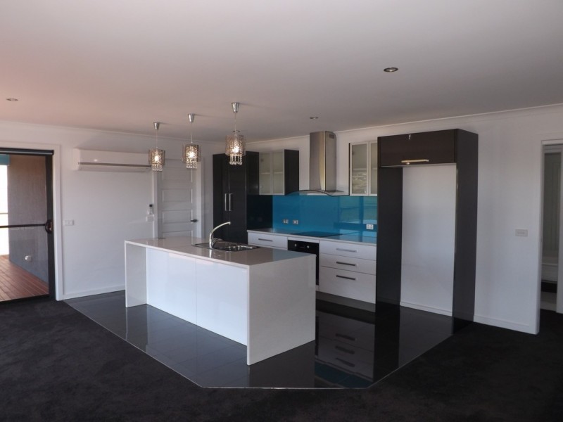 2/9 Platinum Drive, Park Grove TAS 7320