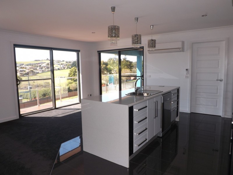 2/9 Platinum Drive, Park Grove TAS 7320