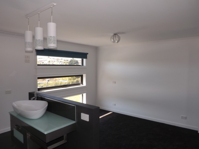 2/9 Platinum Drive, Park Grove TAS 7320