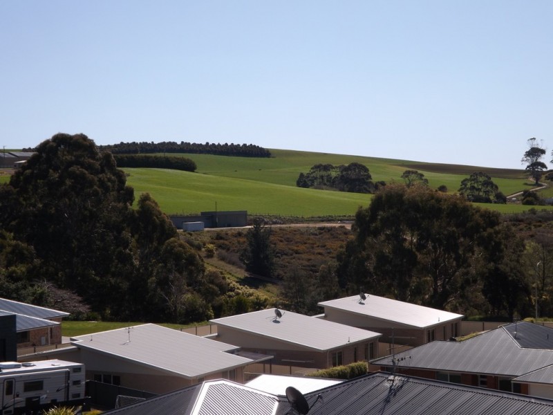 2/9 Platinum Drive, Park Grove TAS 7320