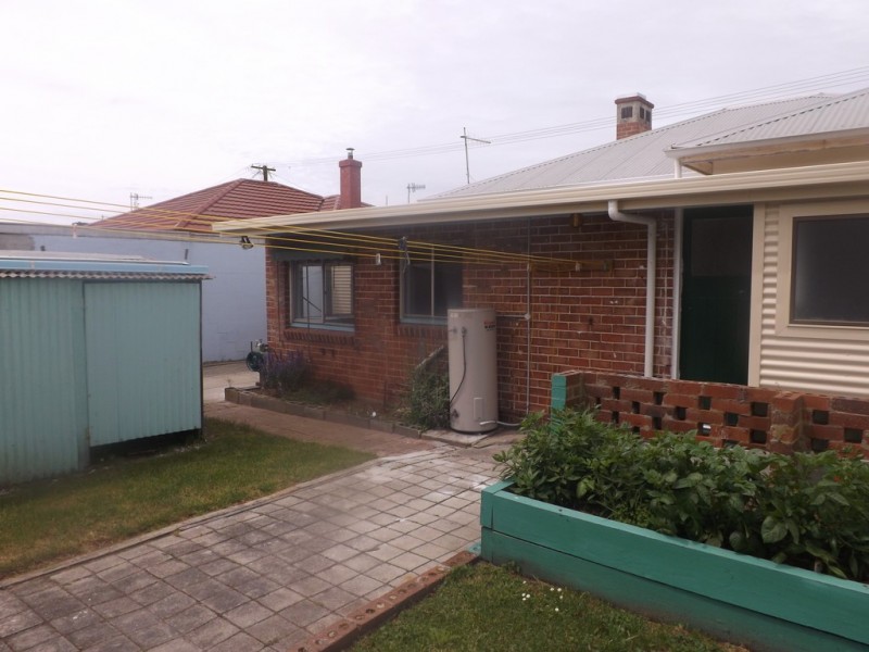 8 Burnell Street, Cooee TAS 7320