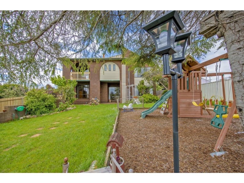 17 West Street, Upper Burnie TAS 7320