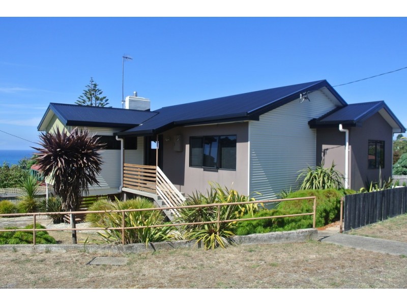 15 Malunna Crescent, Parklands TAS 7320