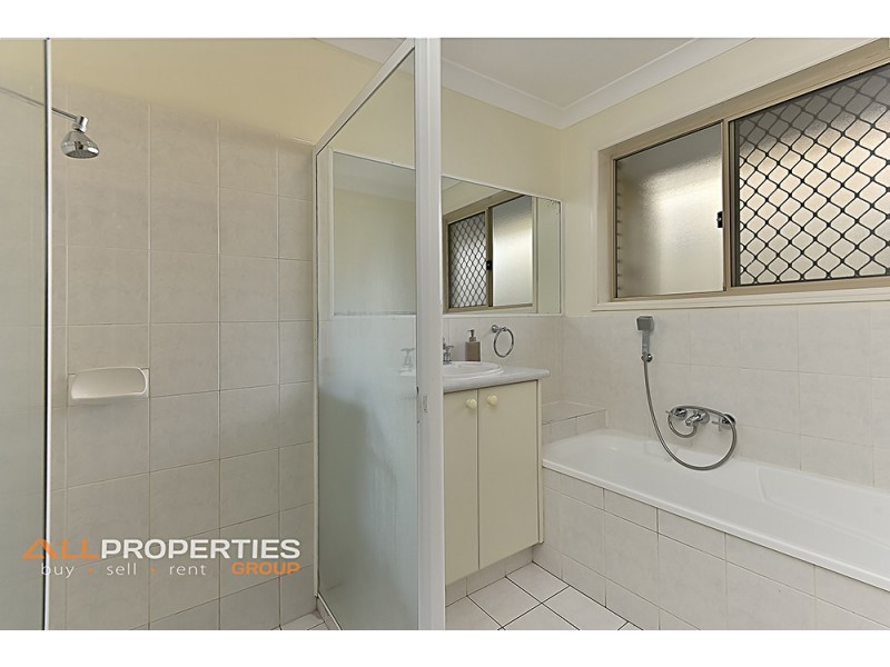 25 Madau Street, Mansfield QLD 4122