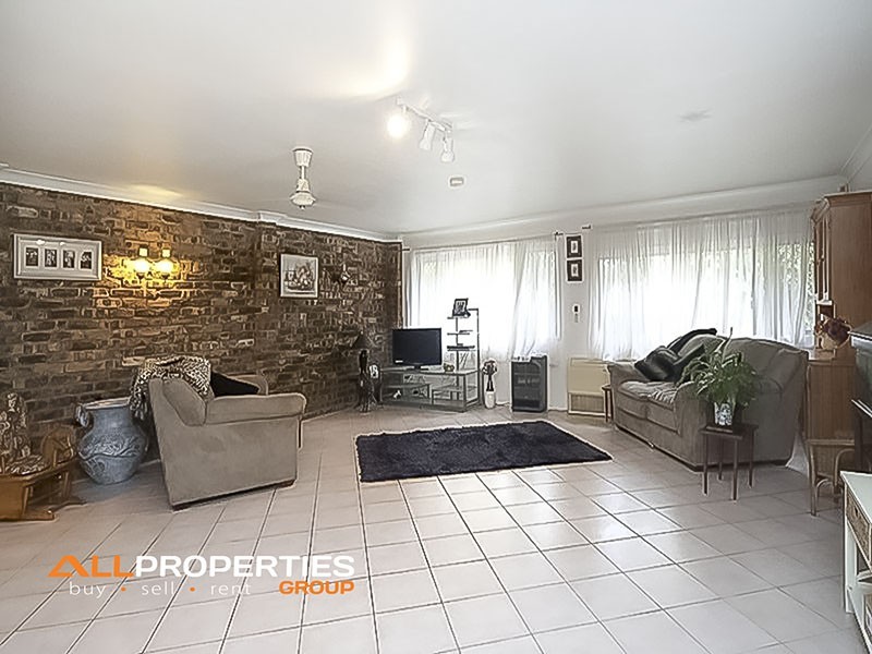 8 Richards Street, Loganlea QLD 4131