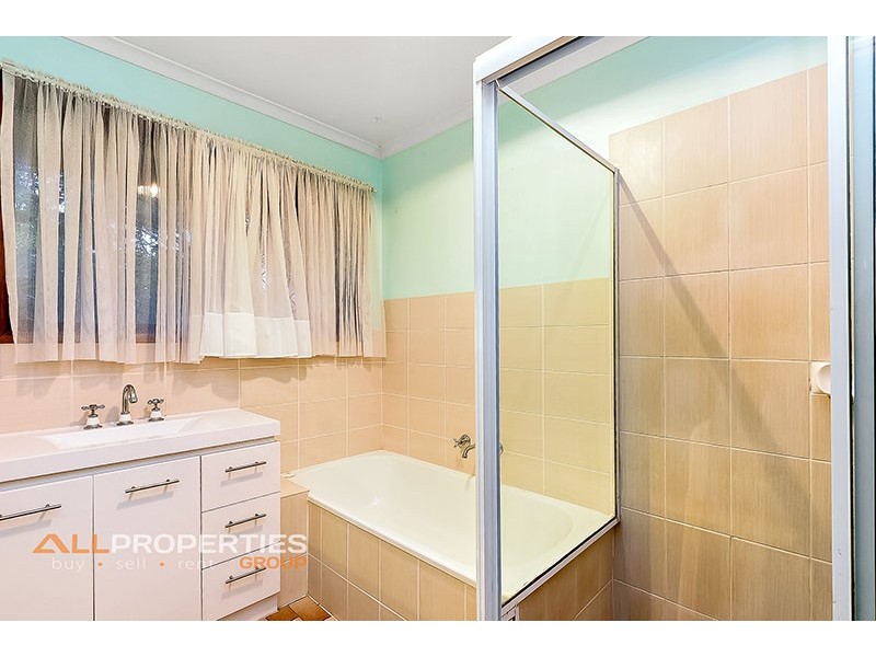 9-11 Omaru Street, Loganholme QLD 4129