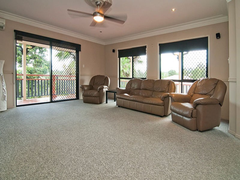 3 Moffatt Place, Edens Landing QLD 4207