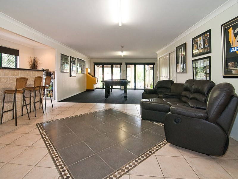 3 Moffatt Place, Edens Landing QLD 4207