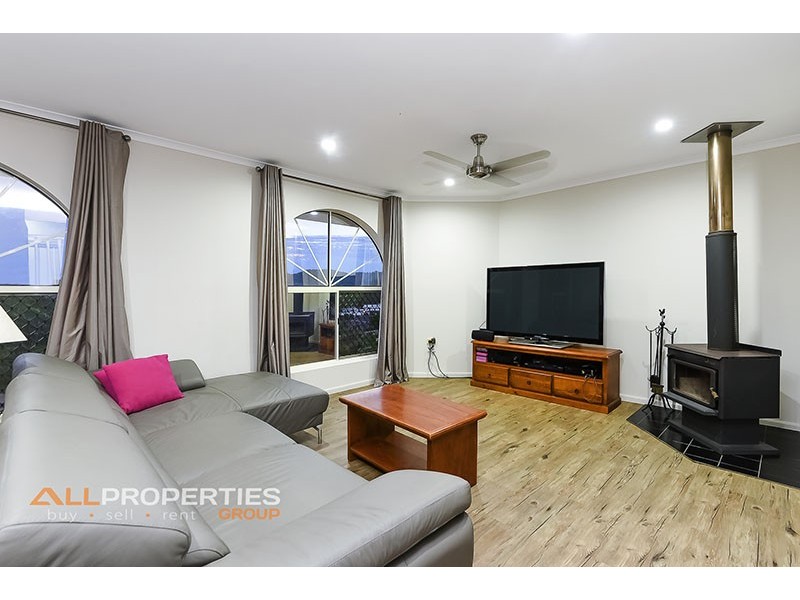 8 Raymond Court, Mount Warren Park QLD 4207