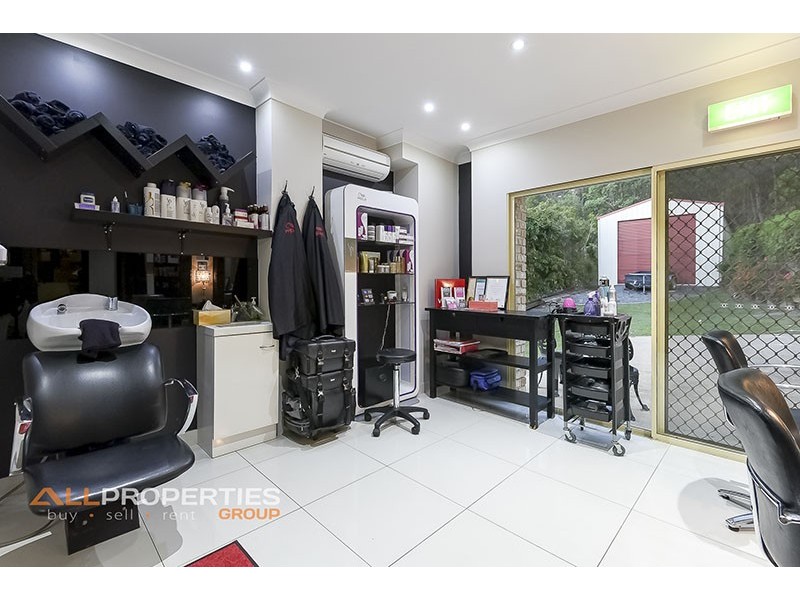 8 Raymond Court, Mount Warren Park QLD 4207