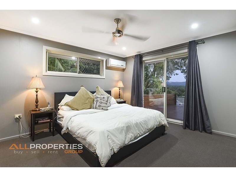 8 Raymond Court, Mount Warren Park QLD 4207
