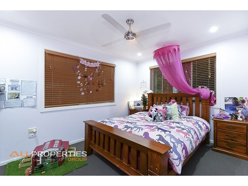 8 Raymond Court, Mount Warren Park QLD 4207