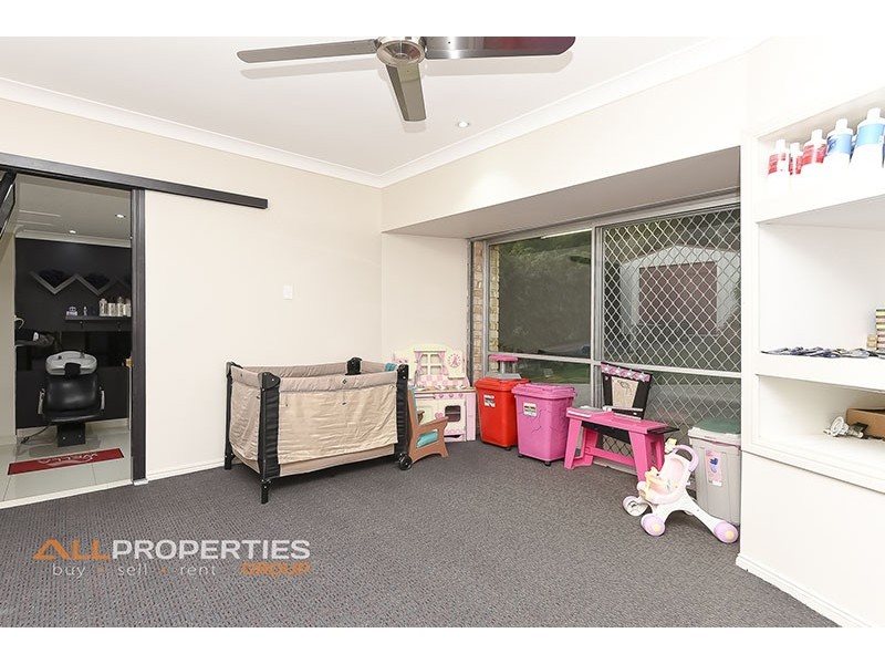 8 Raymond Court, Mount Warren Park QLD 4207