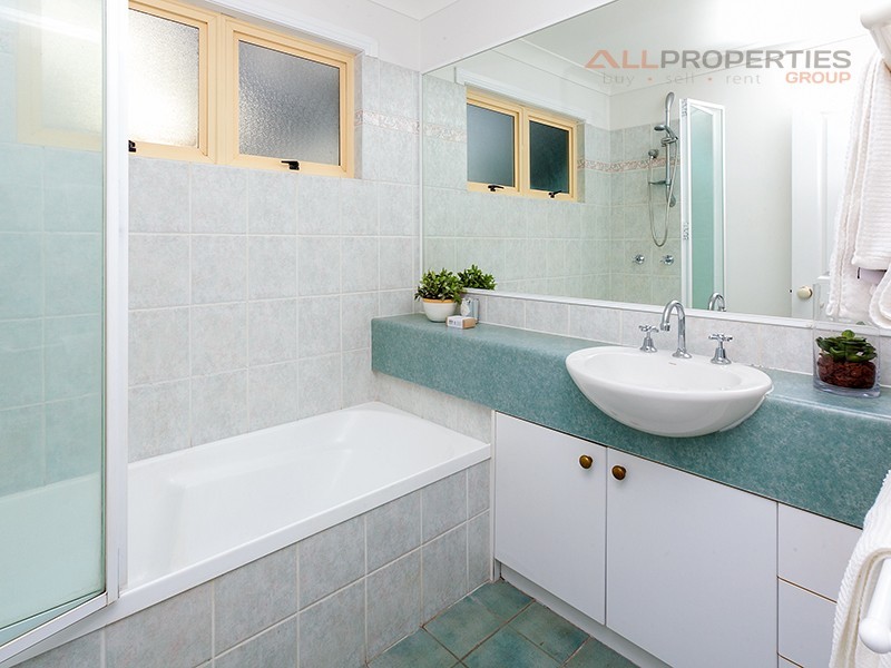 1 Jones Street, Red Hill QLD 4059