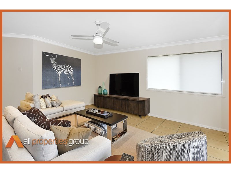 19 Kite Crescent, Eagleby QLD 4207