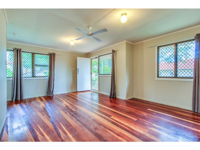 13 Fleur Street, Woodridge QLD 4114