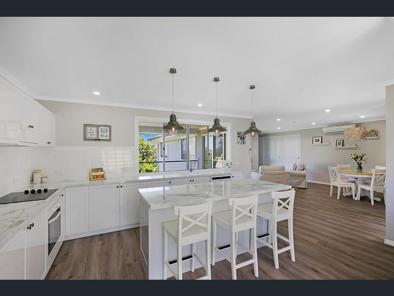 16 Dodson Cresent, Mount Kynoch QLD 4350