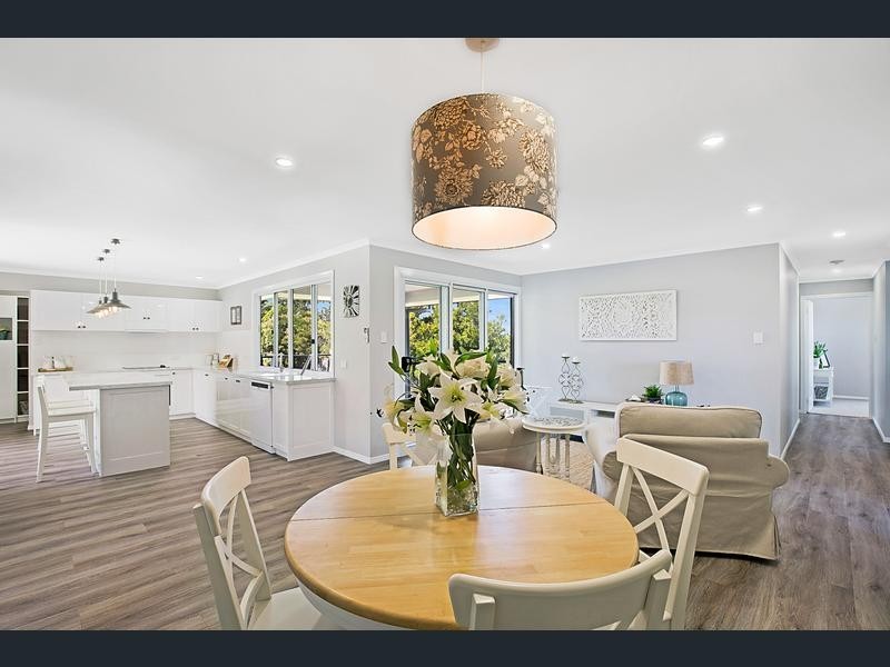 16 Dodson Cresent, Mount Kynoch QLD 4350