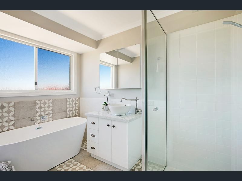 16 Dodson Cresent, Mount Kynoch QLD 4350