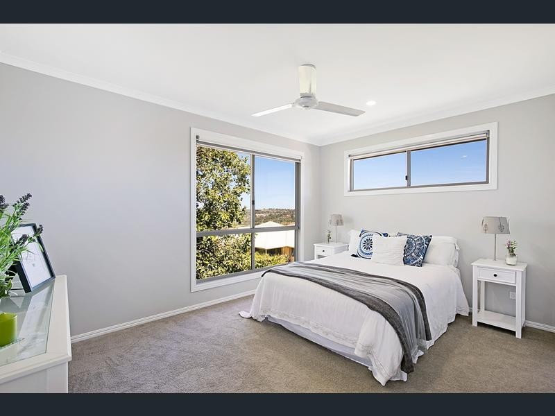 16 Dodson Cresent, Mount Kynoch QLD 4350