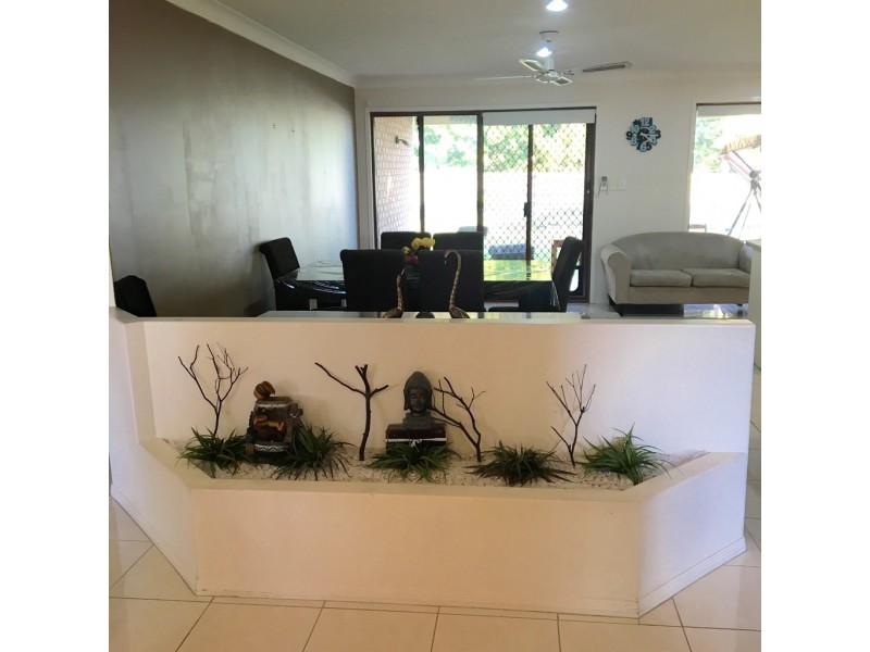 18 Swanbrook Place, Parkinson QLD 4115