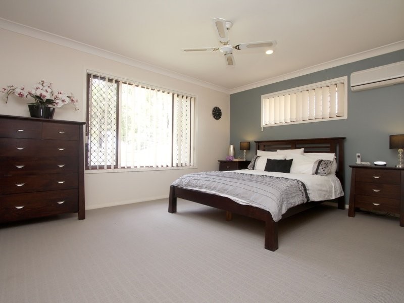 18 Swanbrook Place, Parkinson QLD 4115