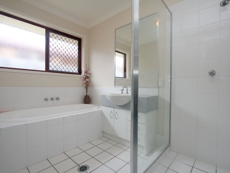 18 Swanbrook Place, Parkinson QLD 4115