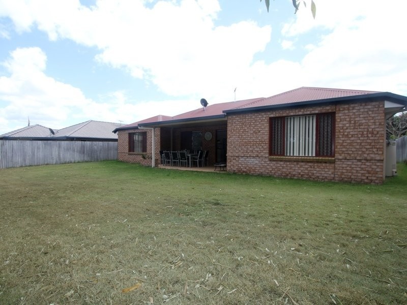 18 Swanbrook Place, Parkinson QLD 4115