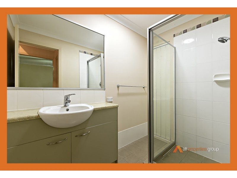 8 Benarkin Close, Waterford QLD 4133