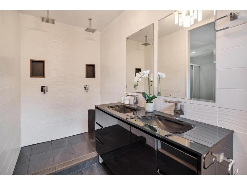 2/38 Imperial Parade, Labrador QLD 4215