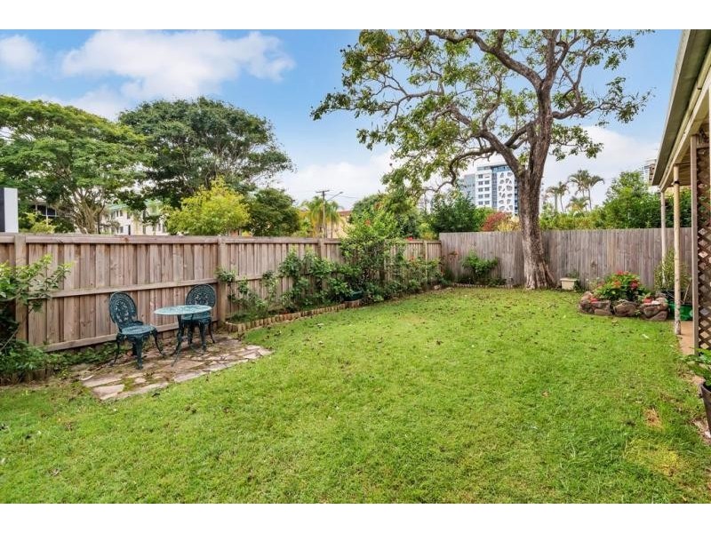 2/38 Imperial Parade, Labrador QLD 4215